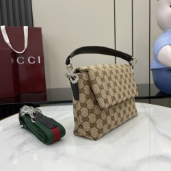 Qualità Specchio Replica Gucci Borsa a tracolla piccola GG uomo con Web 821617 Marrone Riproduzione Fedele Gucci Borsa a tracolla piccola GG uomo con Web 821617 Marrone imitazioni