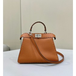 Fendi Peekaboo ISeeU Small Selleria Borsa con 556 impunture cucite a mano Marrone