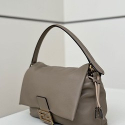 Qualità Specchio Replica Borsa baguette media Fendi Mamma Nappa grigio Riproduzione Fedele Borsa baguette media Fendi Mamma Nappa grigio imitazioni