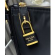 Borsa a tracolla grande Prada Aimee Re-Nylon con lucchetto 1BC232 Nero