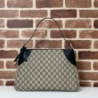 Borsa a tracolla media Gucci GG Emblem 815217 nero