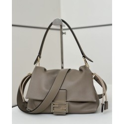Borsa baguette media Fendi Mamma Nappa grigio