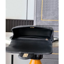 Bora Pari all'originale replica Chanel Mini Flap con manico superiore AS5243 Nero