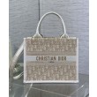 Bora Pari all'originale replica Dior Book Tote piccola color crema