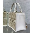Bora Pari all'originale replica Dior Book Tote piccola color crema