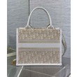 Bora Pari all'originale replica Dior Book Tote piccola color crema