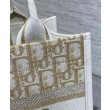 Bora Pari all'originale replica Dior Book Tote piccola color crema