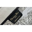 Borsa Dior Dior Book Tote media ricamata con motivo Dior Around the World multicolore