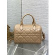 Borsa Dior Groove 25 in pelle di vitello Macrocannage biscotto