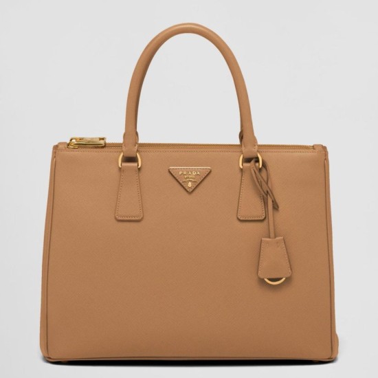 Bora Pari all'originale replica grande Prada Galleria Saffiano marrone