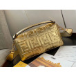 Borsa media Baguette Fendi con motivo FF Oro Borsa media Baguette Fendi con motivo FF Oro