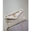 Borsa piccola YSL Saint Laurent Puffer in nappa color crema