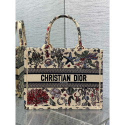 Borsa tote Dior media in rafia con Dior Cabinet de Curiosites Beige