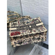 Borsa tote Dior media in rafia con Dior Cabinet de Curiosites Beige Borsa tote Dior media in rafia con Dior Cabinet de Curiosites Beige