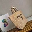 Borsa tote grande Prada all'uncinetto in filato effetto rafia beige