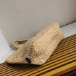Borsa tote grande Prada all'uncinetto in filato effetto rafia beige