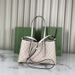 Borsa tote piccola Gucci GG Emblem 815214 Beige