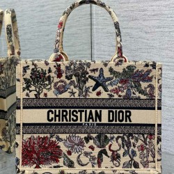 Qualità Specchio Replica Borsa tote Dior media in rafia con Dior Cabinet de Curiosites Beige Riproduzione Fedele Borsa tote Dior media in rafia con Dior Cabinet de Curiosites Beige imitazioni