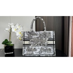 Borsa Dior Dior Book Tote media ricamata con motivo Dior Around the World multicolore Borsa Dior Dior Book Tote media ricamata con motivo Dior Around the World multicolore