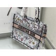 Dior Medium Book Tote Bag Ricamo Toile de Jouy Fiore Bianco/Blu