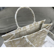 Dior Medium/Large Book Tote Bag Ricamo rattan oversize Bianco/Oro Dior Medium/Large Book Tote Bag Ricamo rattan oversize Bianco/Oro