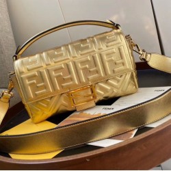 Qualità Specchio Replica Borsa media Baguette Fendi con motivo FF Oro Riproduzione Fedele Borsa media Baguette Fendi con motivo FF Oro imitazioni