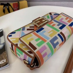 Qualità Specchio Replica Borse Firmate media Baguette Fendi Tela multicolore Riproduzione Fedele Borse Firmate Replica media Baguette Fendi Tela multicolore imitazioni
