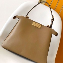 Qualità Specchio Replica Fendi Peekaboo Soft Medium Bag Marrone Riproduzione Fedele Fendi Peekaboo Soft Medium Bag Marrone imitazioni
