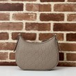 Gucci 815409 GG Emblem borsa a tracolla piccola mezzaluna Talpa