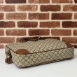 Gucci 821149 Borsa a tracolla media GG Emblem Marrone