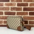 Gucci 821155 GG Emblem piccola borsa a tracolla Marrone