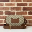 Gucci 821155 GG Emblem piccola borsa a tracolla Marrone