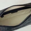 Gucci 821155 GG Emblem piccola borsa a tracolla Nero