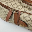 Gucci 821159 GG Emblem zaino medio Marrone