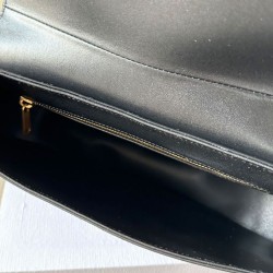 Qualità Specchio Replica Celine Perfetta Polly media Pelle di vitello morbida nera Riproduzione Fedele Celine Replica Perfetta Polly media Pelle di vitello morbida nera imitazioni
