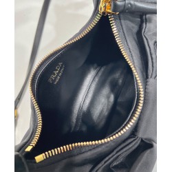 Mini-bag in nylon/nappa Prada Re-Nylon con fiocco 1BC241 Nero Mini-bag in nylon/nappa Prada Re-Nylon con fiocco 1BC241 Nero
