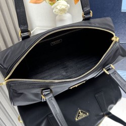 Qualità Specchio Replica fedele Imitazioni borse griffate media Prada Re-Nylon con manico superiore e lucchetto 1BB127 Nero Riproduzione Fedele fedele Imitazioni borse griffate media Prada Re-Nylon con manico superiore e lucchetto 1BB127 Nero imitazioni
