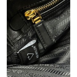 Borsa piccola Prada Re-Nylon con manico superiore e lucchetto 1BB133 Nero Borsa piccola Prada Re-Nylon con manico superiore e lucchetto 1BB133 Nero