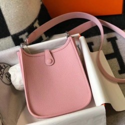 Qualità Specchio Replica Hermes Evelyne III TPM Mini Bag Rosa Clemence Riproduzione Fedele Hermes Evelyne III TPM Mini Bag Rosa Clemence imitazioni