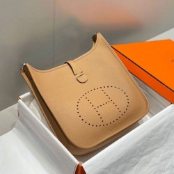 Qualità Specchio Replica Hermes Evelyne III 29 Borsa 1:1 Marrone Clemence Riproduzione Fedele Hermes Evelyne III 29 Borsa Replica 1:1 Marrone Clemence imitazioni