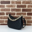 Imitazione Gucci 815409 GG Emblem borsa a tracolla piccola mezzaluna Nero