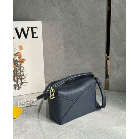 Qualità Specchio Replica Borsa Loewe Puzzle Mini Pelle di vitello granulata blu navy Riproduzione Fedele Borsa Loewe Puzzle Mini Pelle di vitello granulata blu navy imitazioni