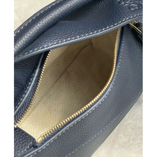 Qualità Specchio Replica Borsa Loewe Puzzle Mini Pelle di vitello granulata blu navy Riproduzione Fedele Borsa Loewe Puzzle Mini Pelle di vitello granulata blu navy imitazioni