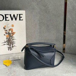 Qualità Specchio Replica Borsa Loewe Puzzle Mini Pelle di vitello granulata blu navy Riproduzione Fedele Borsa Loewe Puzzle Mini Pelle di vitello granulata blu navy imitazioni