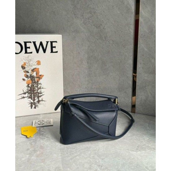 Qualità Specchio Replica Borsa Loewe Puzzle Mini Pelle di vitello granulata blu navy Riproduzione Fedele Borsa Loewe Puzzle Mini Pelle di vitello granulata blu navy imitazioni
