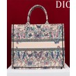 Imitazioni borse griffate Dior Book Tote grande Dior M1286 Albicocca ricamata con il motivo Papillon Toile de Jouy blu di Pietro Ruffo