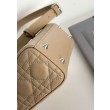 Bora Pari all'originale replica Dior Classic Lady piccola Dior My ABCDior beige Imitazioni