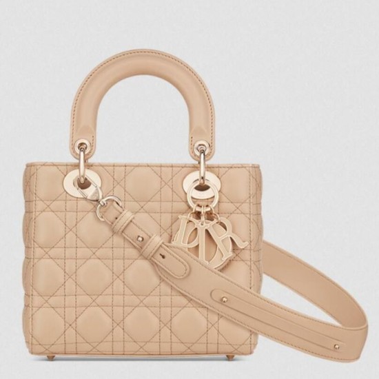 Bora Pari all'originale replica Dior Classic Lady piccola Dior My ABCDior beige Imitazioni