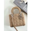 Bora Pari all'originale replica Dior Classic Lady piccola Dior My ABCDior beige Imitazioni