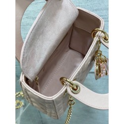 Borsa Dior Lady Dior Mini con Catena e Charms in Resina Rosa Imitazioni